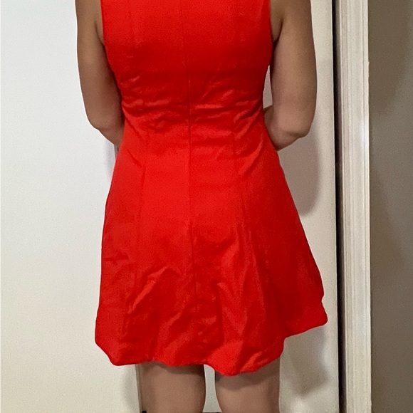 Elegant Red Sleeveless Dress - Picture 4 of 6